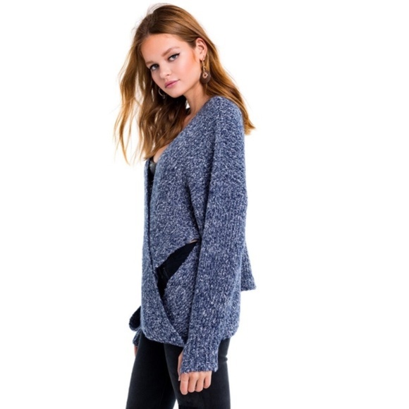 Wildfox Drew Reversible Sweater NWT - Picture 2 of 8